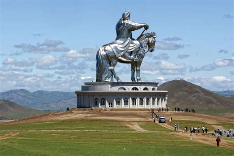  Das Mausoleum von Genghis Khan: Eine Reise durch die Geschichte und Mystik der Mongolei!