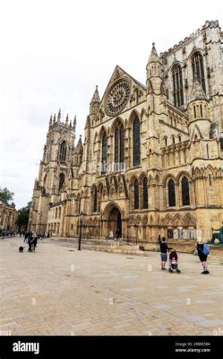 Das York Minster: Eine Kathedrale voller Geschichte und architektonischer Pracht!