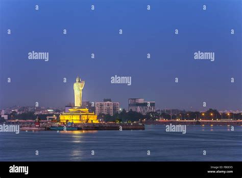  Der Hussain Sagar See: Ein künstlicher Ozean mitten in Hyderabad!