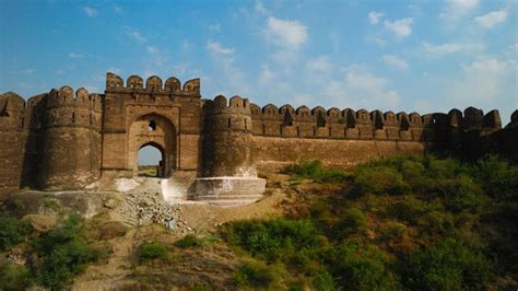 Rohtas Fort: Eine mächtige Festung der Mughal-Zeit!